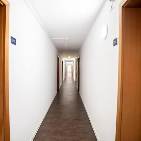 Am Schillerplatz Hostel *