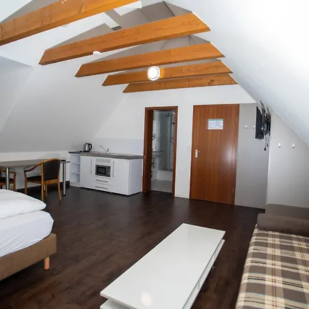 Am Schillerplatz Pleidelsheim