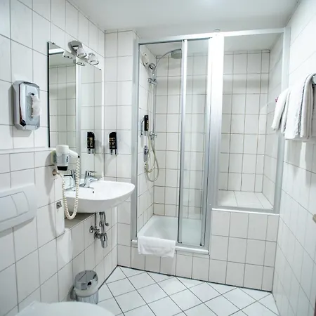 Am Schillerplatz Hostel *
