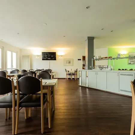 Am Schillerplatz Hostel