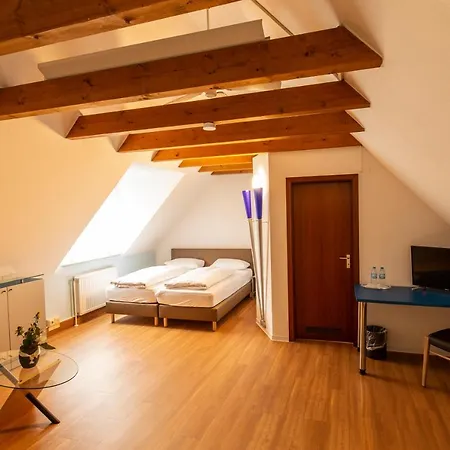 Hostel Am Schillerplatz *